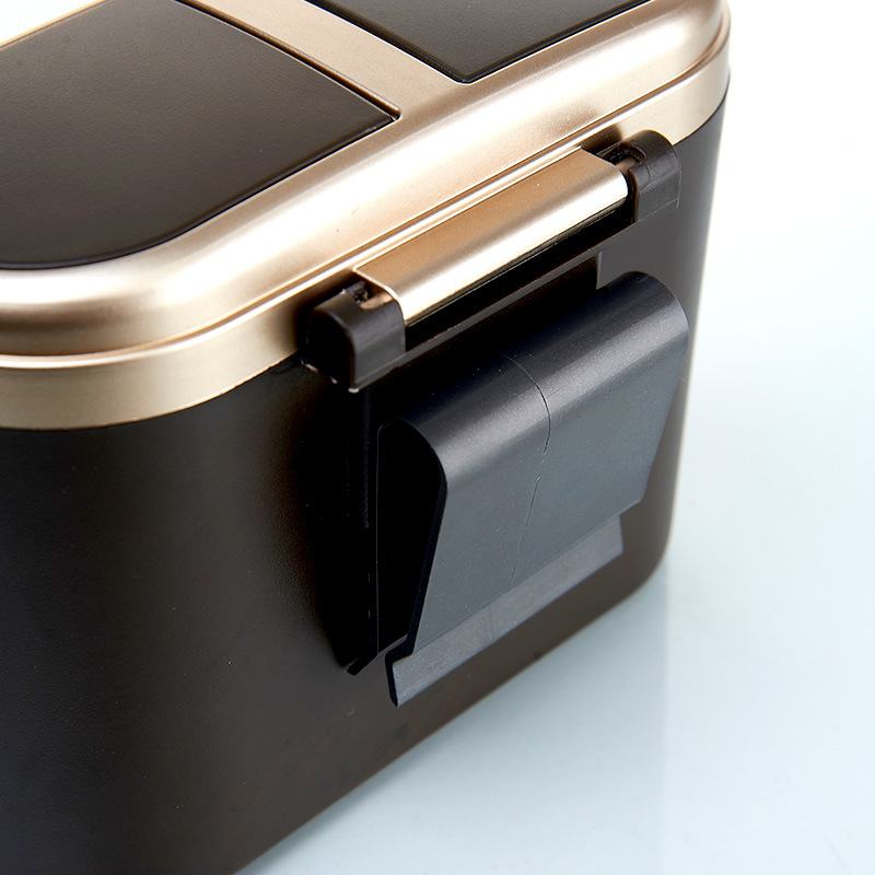 Przenośny plastikowy pojemnik  – Waterproof Car Trash Can With Lid recenzja i cena